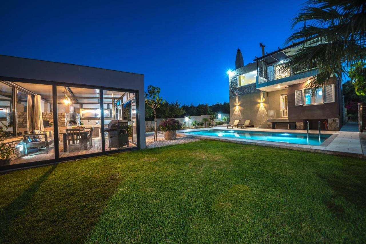 Petronila Luxury Villa With Heated Private Pool Kíssamos Exteriör bild